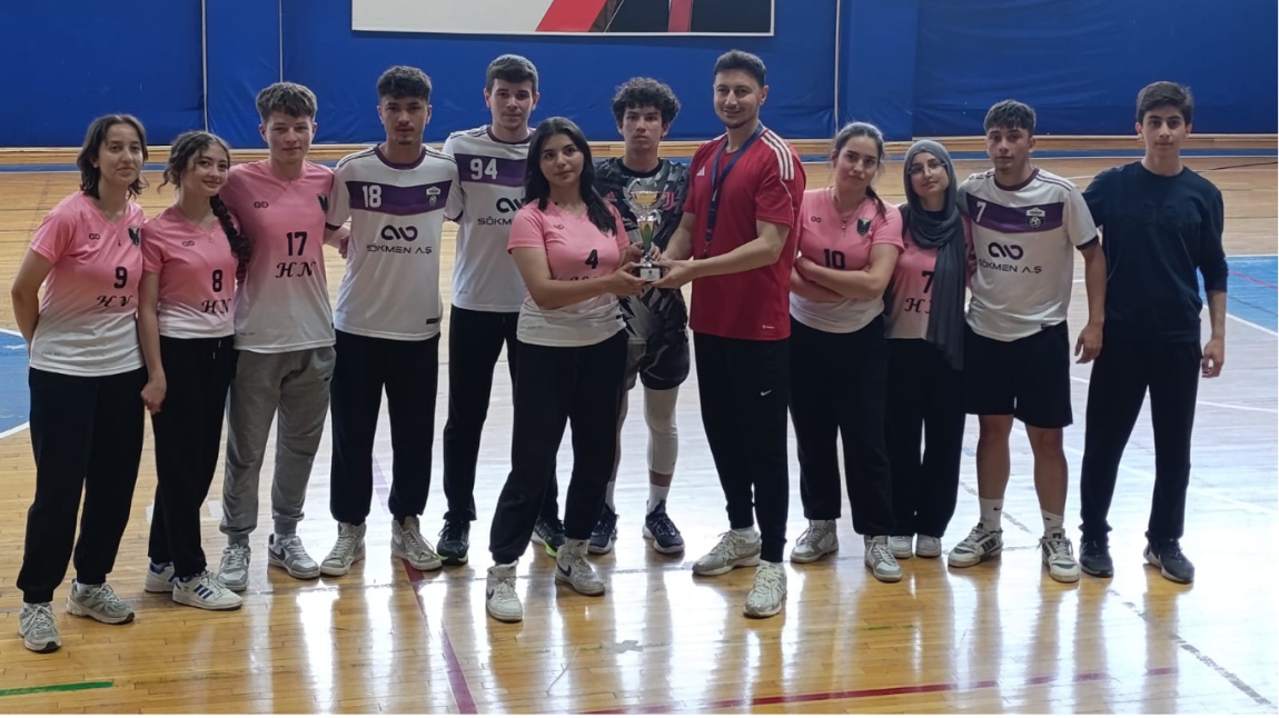 Okul Voleybol Turnuvamızın Şampiyonu 11-B Takımı Oldu